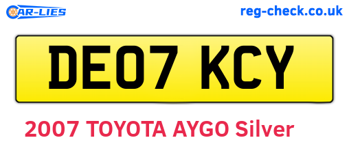 DE07KCY are the vehicle registration plates.