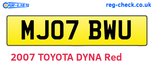 MJ07BWU are the vehicle registration plates.