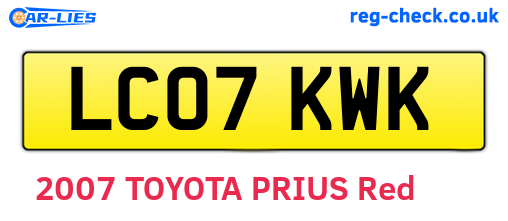 LC07KWK are the vehicle registration plates.