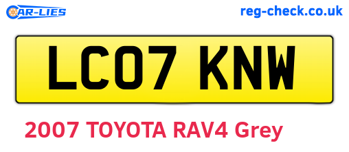 LC07KNW are the vehicle registration plates.