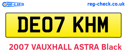 DE07KHM are the vehicle registration plates.