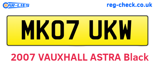 MK07UKW are the vehicle registration plates.