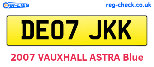 DE07JKK are the vehicle registration plates.