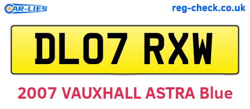DL07RXW are the vehicle registration plates.