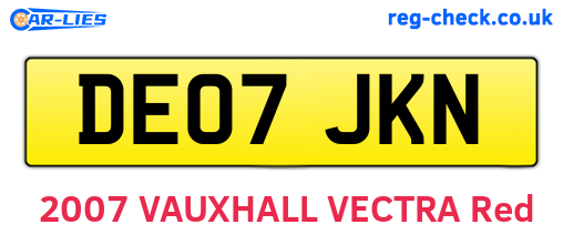 DE07JKN are the vehicle registration plates.