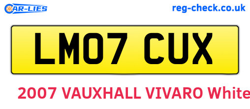 LM07CUX are the vehicle registration plates.