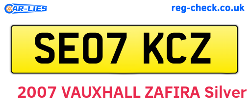 SE07KCZ are the vehicle registration plates.