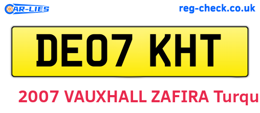 DE07KHT are the vehicle registration plates.