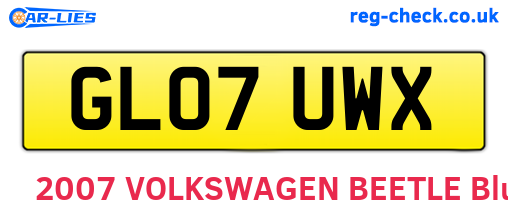 GL07UWX are the vehicle registration plates.