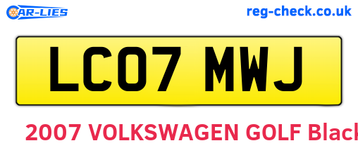LC07MWJ are the vehicle registration plates.