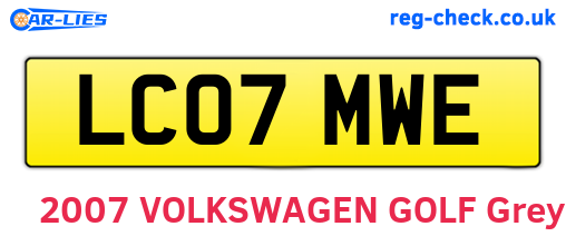 LC07MWE are the vehicle registration plates.