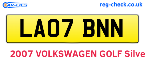 LA07BNN are the vehicle registration plates.