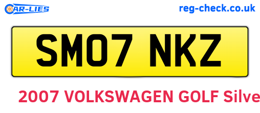 SM07NKZ are the vehicle registration plates.