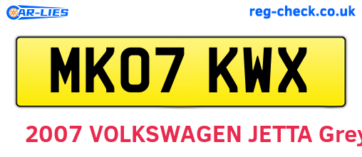 MK07KWX are the vehicle registration plates.