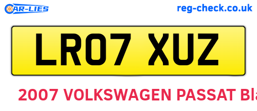 LR07XUZ are the vehicle registration plates.
