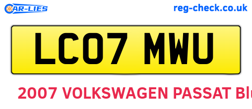 LC07MWU are the vehicle registration plates.