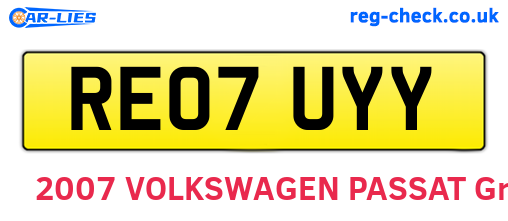RE07UYY are the vehicle registration plates.