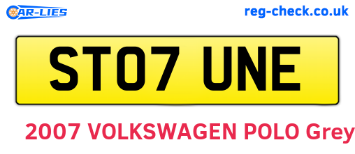 ST07UNE are the vehicle registration plates.