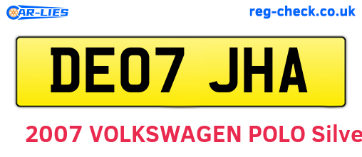 DE07JHA are the vehicle registration plates.
