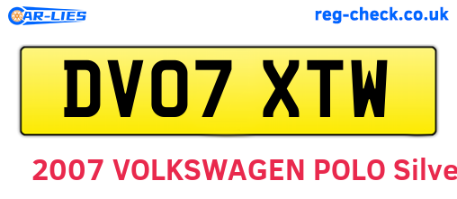 DV07XTW are the vehicle registration plates.