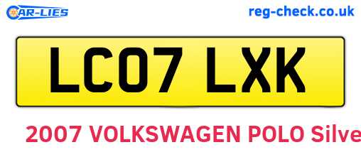LC07LXK are the vehicle registration plates.