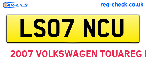 LS07NCU are the vehicle registration plates.