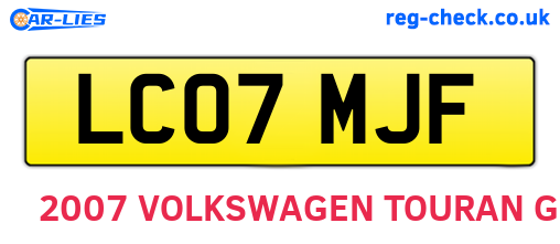 LC07MJF are the vehicle registration plates.