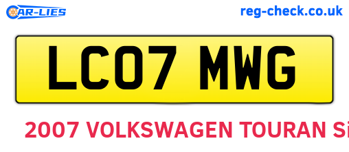 LC07MWG are the vehicle registration plates.