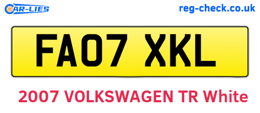 FA07XKL are the vehicle registration plates.