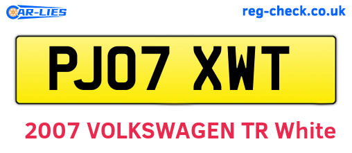 PJ07XWT are the vehicle registration plates.