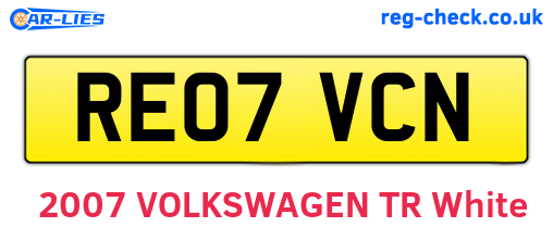 RE07VCN are the vehicle registration plates.