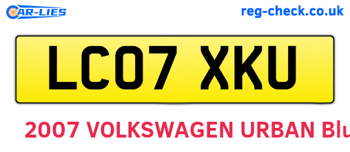 LC07XKU are the vehicle registration plates.