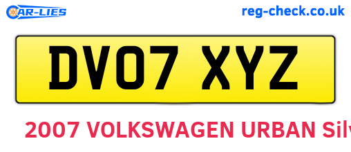 DV07XYZ are the vehicle registration plates.