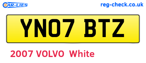 YN07BTZ are the vehicle registration plates.