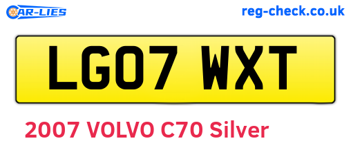 LG07WXT are the vehicle registration plates.