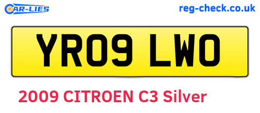 YR09LWO are the vehicle registration plates.