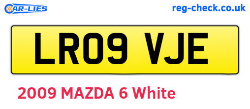 LR09VJE are the vehicle registration plates.
