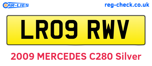 LR09RWV are the vehicle registration plates.