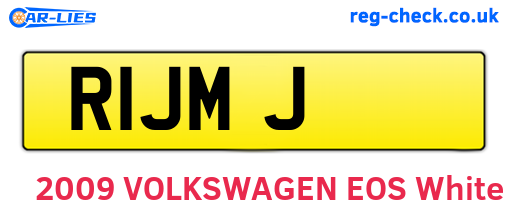 R1JMJ are the vehicle registration plates.
