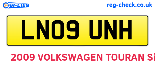 LN09UNH are the vehicle registration plates.