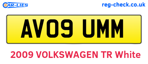 AV09UMM are the vehicle registration plates.