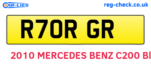 R70RGR are the vehicle registration plates.