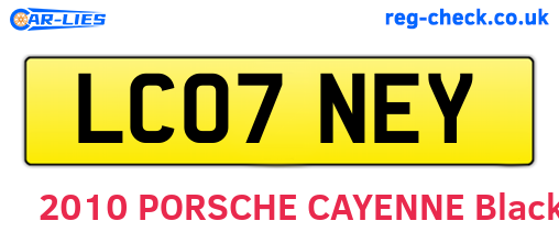LC07NEY are the vehicle registration plates.