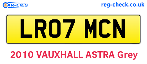 LR07MCN are the vehicle registration plates.
