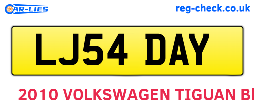 LJ54DAY are the vehicle registration plates.