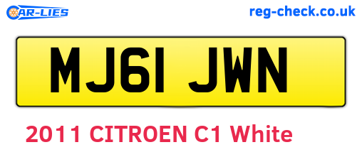 MJ61JWN are the vehicle registration plates.
