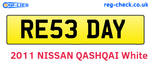 RE53DAY are the vehicle registration plates.