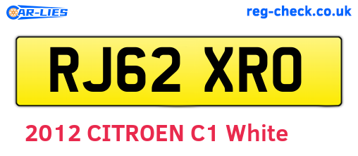 RJ62XRO are the vehicle registration plates.