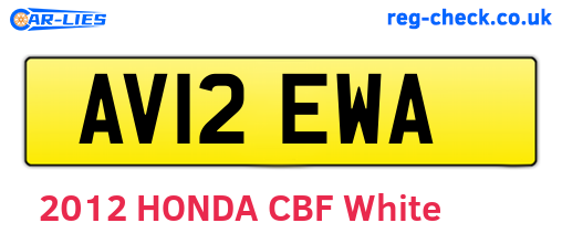 AV12EWA are the vehicle registration plates.