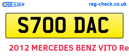 S700DAC are the vehicle registration plates.